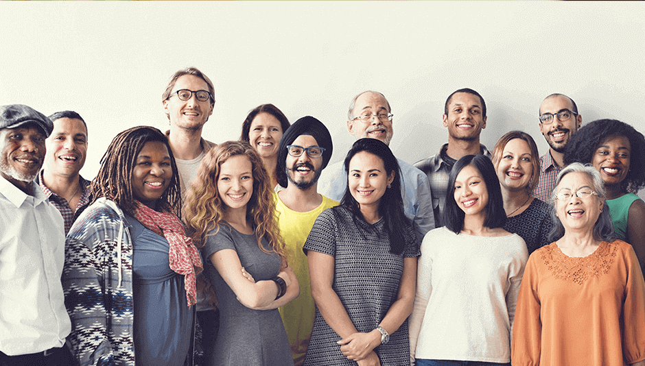 Grupo de personas sonriendo