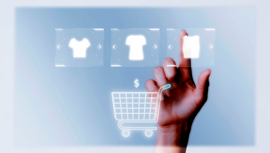 mano seleccionando producto online
